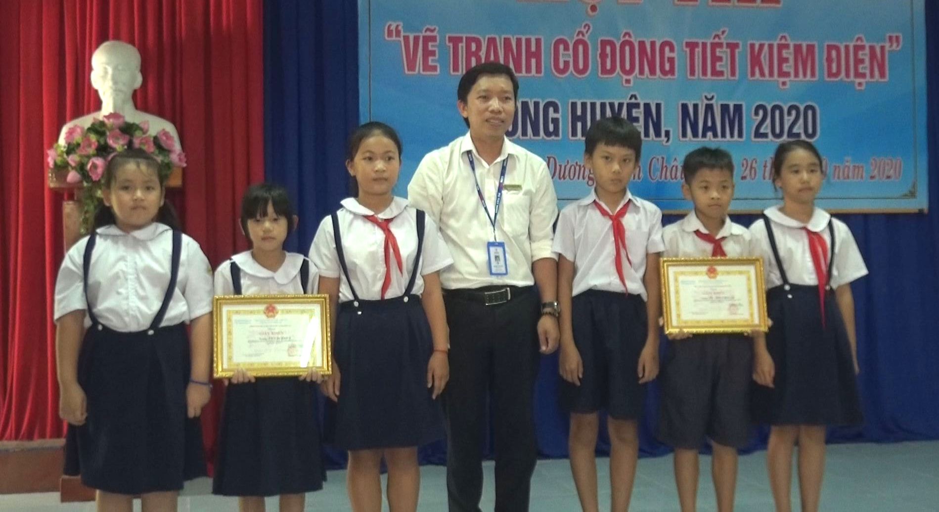 Trường Tiểu học Cầu Khởi B giành giải nhất hội thi “Vẽ tranh cổ động tiết kiệm điện” vòng huyện năm 2020
